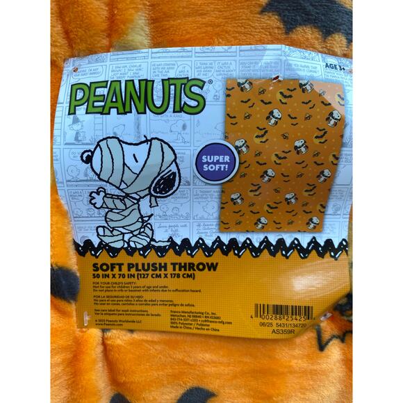 Peanuts Snoopy Halloween Throw Blanket 50x70 in - Picture 4 of 6